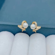 Load image into Gallery viewer, ტრენდული გულის ფორმის საყურეები 18K GOLD JJ02
